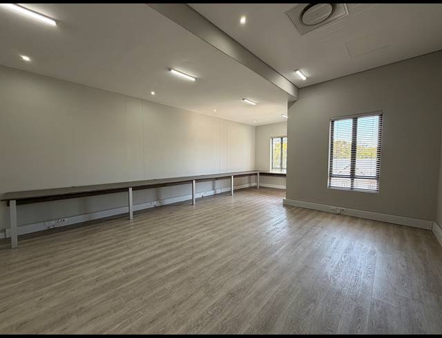 81M² OFFICE TO LET IN PAARDEVLEI